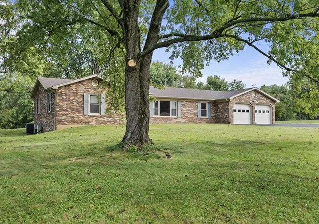 Photo 3 of Single family home for sale at 392 Dove Crk Rd, Frankfort, KY 40601 | MLS# 26026075 | Listing updated on 2026-10-20