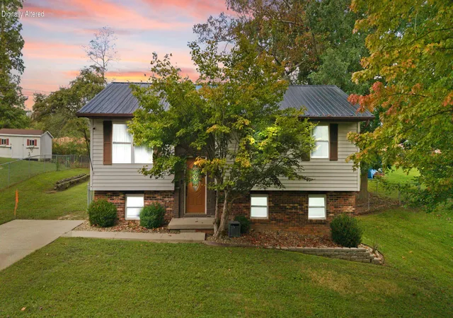 Photo 1 of Single family home for sale at 304 Northland Dr, Corbin, KY 40701 | MLS# 26026207 | Listing updated on 2026-10-19