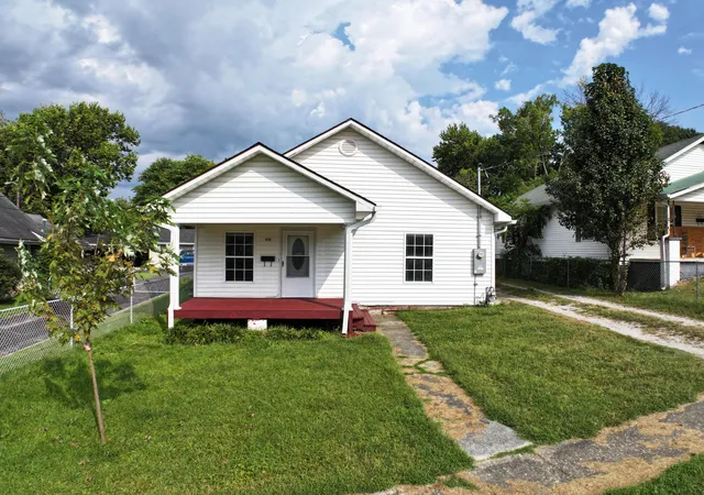 Photo 1 of Single family home for sale at 115 S Hudson Ave, Irvine, KY 40336 | MLS# 26026150 | Listing updated on 2026-10-23