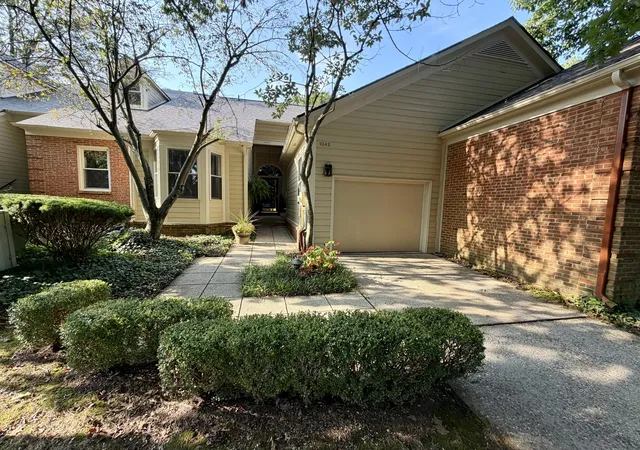 Townhouse for sale at 1042 Heather Hills Ln, Lexington, KY 40511 | MLS# 26026131