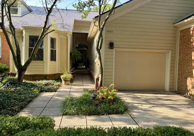 Photo 2 of Townhouse for sale at 1042 Heather Hills Ln, Lexington, KY 40511 | MLS# 26026131 | Listing updated on 2026-10-13