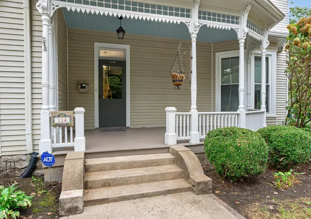 Photo 3 of Single family home for sale at 114 W Lexington Ave, Danville, KY 40422 | MLS# 26026623 | Listing updated on 2026-10-13