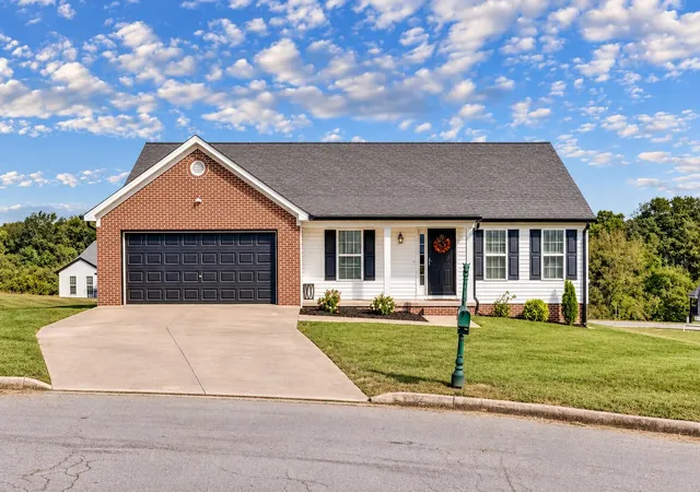 Photo 1 of Single family home for sale at 110 Tom Spragens Rd, Danville, KY 40422 | MLS# 26026189 | Listing updated on 2026-10-19