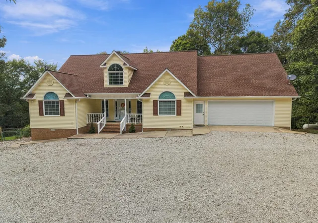 Photo 1 of Single family home for sale at 375 Weaver Ln, Princeton, KY 42445 | MLS# 26026238 | Listing updated on 2026-09-26