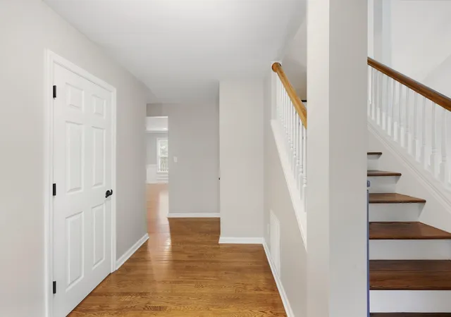 Photo 3 of Sale Pending at 1076 Autumn Ridge Dr, Lexington, KY 40509 | MLS# 26026491 | Listing updated on 2026-10-13