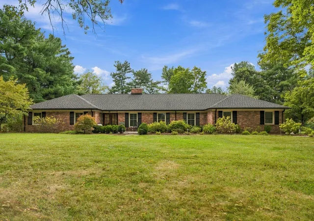 Photo 2 of Single family home for sale at 3837 Carleton Dr, Lexington, KY 40510 | MLS# 26026226 | Listing updated on 2026-10-19