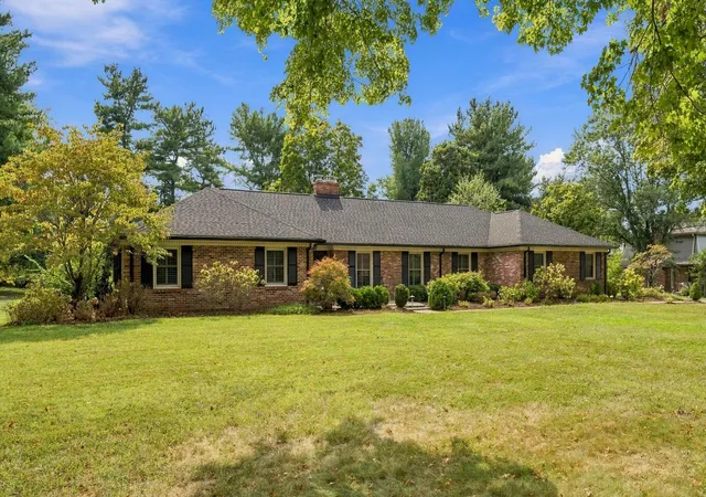 Photo 3 of Single family home for sale at 3837 Carleton Dr, Lexington, KY 40510 | MLS# 26026226 | Listing updated on 2026-10-19