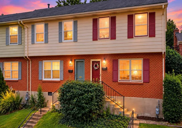 Townhouse for sale at 3486 Sutherland Dr, Lexington, KY 40517 | MLS# 26026335