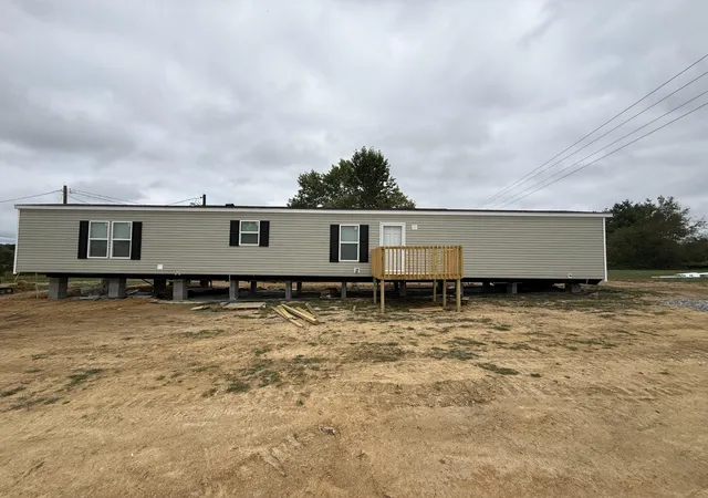 Photo 1 of Sale Pending at 25 Interstate Dr, London, KY 40744 | MLS# 26026210 | Listing updated on 2026-10-13