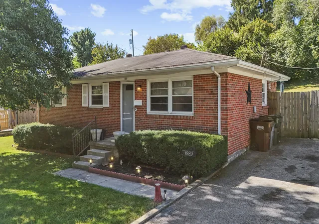 Photo 1 of Sale Pending at 1889 Rio Vista Dr, Paris, KY 40361 | MLS# 26027114 | Listing updated on 2026-10-13