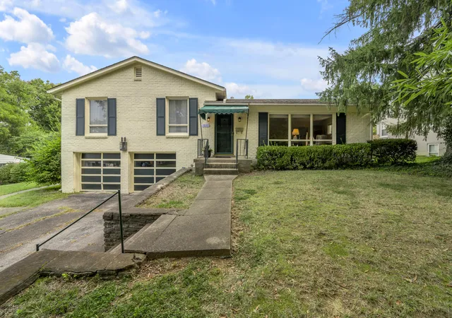 Photo 1 of Single family home for sale at 1011 Castleton Way, Lexington, KY 40517 | MLS# 26026323 | Listing updated on 2026-10-13