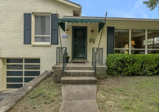 Photo 2 of Single family home for sale at 1011 Castleton Way, Lexington, KY 40517 | MLS# 26026323 | Listing updated on 2026-10-13