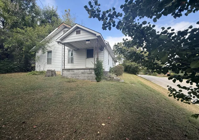 Photo 1 of Single family home for sale at 101 Balsinger St, London, KY 40741 | MLS# 26026229 | Listing updated on 2026-10-13