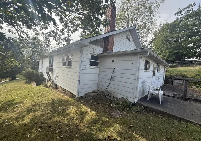 Photo 3 of Single family home for sale at 101 Balsinger St, London, KY 40741 | MLS# 26026229 | Listing updated on 2026-10-13