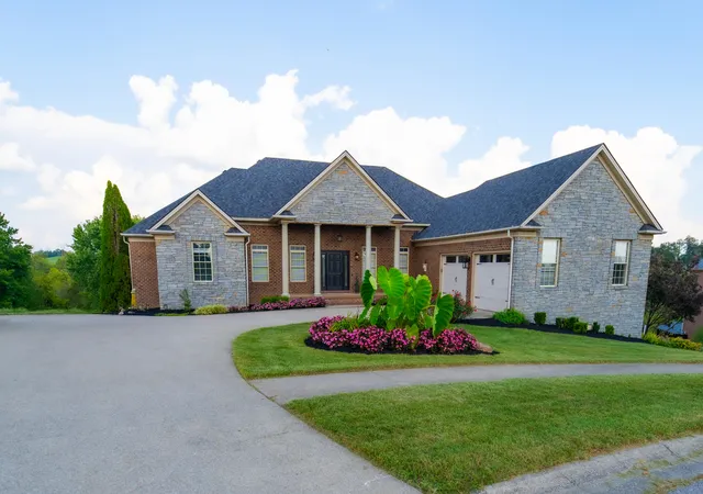Photo 3 of Single family home for sale at 2045 Indigo Dr, Richmond, KY 40475 | MLS# 26026239 | Listing updated on 2026-10-22