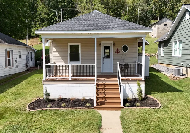 Photo 1 of Single family home for sale at 1414 Lake Barkley Dr, Kuttawa, KY 42055 | MLS# 26026692 | Listing updated on 2026-10-11
