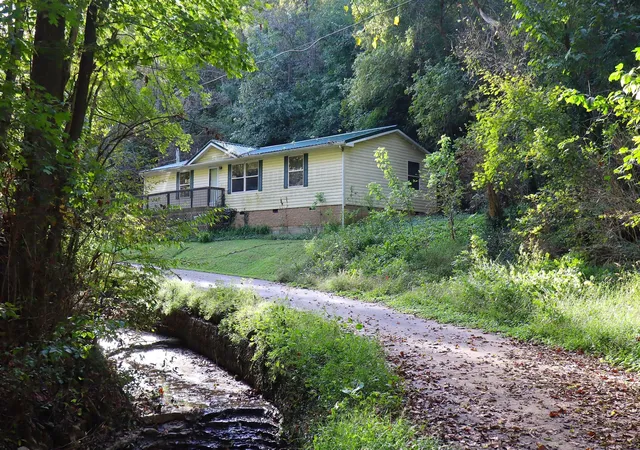 Photo 2 of Single family home for sale at 629 Oregon Rd, Salvisa, KY 40372 | MLS# 26027452 | Listing updated on 2026-10-13