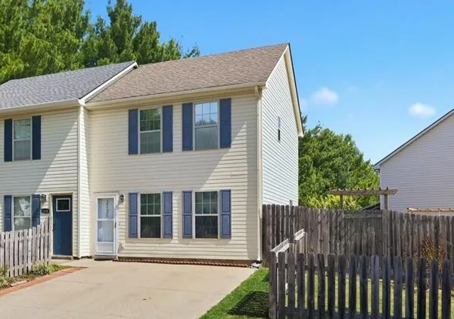 Photo 2 of Sale Pending at 2131 Santa Anita Dr, Lexington, KY 40516 | MLS# 26026332 | Listing updated on 2026-10-14