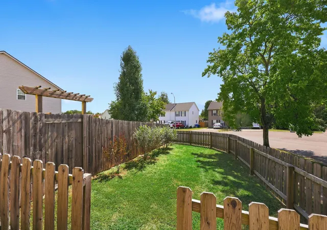 Photo 3 of Sale Pending at 2131 Santa Anita Dr, Lexington, KY 40516 | MLS# 26026332 | Listing updated on 2026-10-14