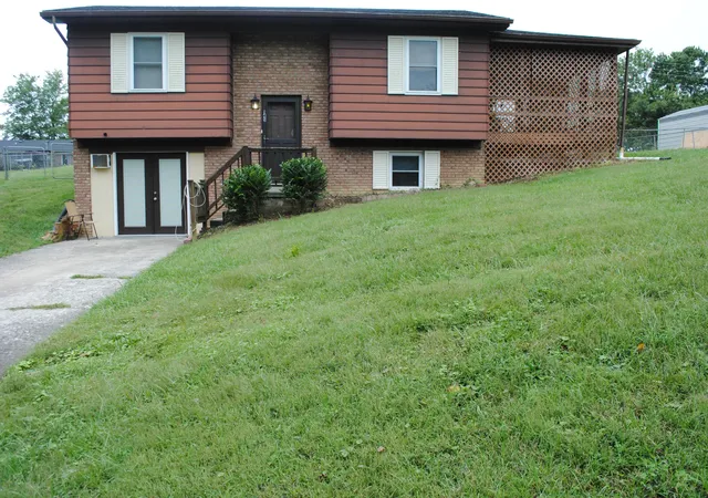 Photo 1 of Single family home for sale at 145 Gilberts Crk Rd, Lancaster, KY 40444 | MLS# 26026259 | Listing updated on 2026-10-14