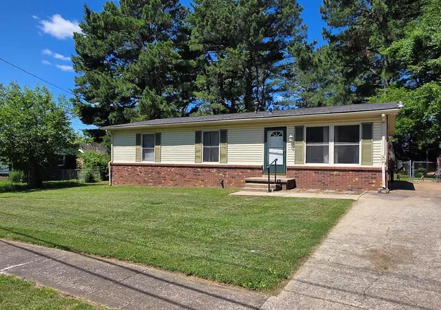 Photo 1 of Single family home for sale at 621 Evergreen Park Dr, Hopkinsville, KY 42240 | MLS# 26026261 | Listing updated on 2026-09-23