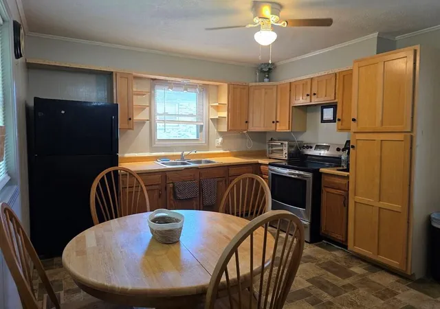 Photo 3 of Single family home for sale at 621 Evergreen Park Dr, Hopkinsville, KY 42240 | MLS# 26026261 | Listing updated on 2026-09-23
