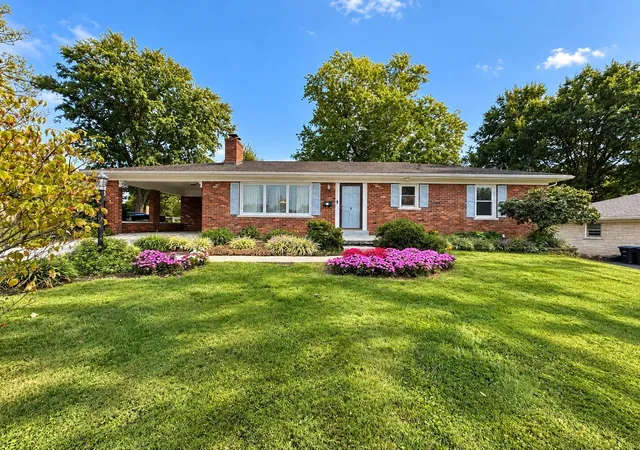 Photo 1 of Single family home for sale at 1037 Algonquin Trl, Frankfort, KY 40601 | MLS# 26026411 | Listing updated on 2026-10-19