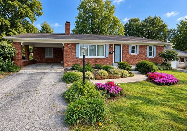 Photo 2 of Single family home for sale at 1037 Algonquin Trl, Frankfort, KY 40601 | MLS# 26026411 | Listing updated on 2026-10-19