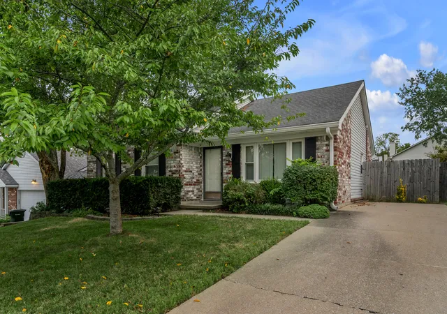 Photo 2 of Sale Pending at 4664 Hathway Dr, Lexington, KY 40515 | MLS# 26026399 | Listing updated on 2026-10-13