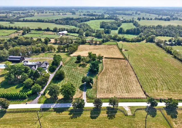 Photo 3 of Sale Pending at 2110 Delong Rd, Lexington, KY 40515 | MLS# 26026324 | Listing updated on 2026-10-13