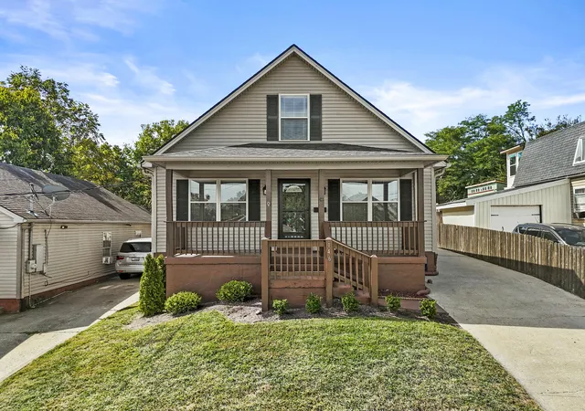 Photo 2 of Sale Pending at 146 Ashton Dr, Lexington, KY 40505 | MLS# 26028109 | Listing updated on 2026-10-18