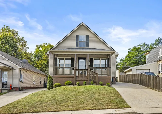 Photo 3 of Sale Pending at 146 Ashton Dr, Lexington, KY 40505 | MLS# 26028109 | Listing updated on 2026-10-18