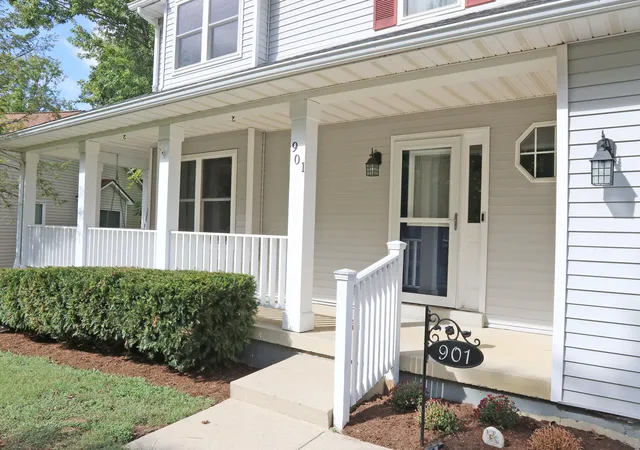 Photo 3 of Single family home for sale at 901 Ridgebrook Rd, Lexington, KY 40509 | MLS# 26028423 | Listing updated on 2026-10-14