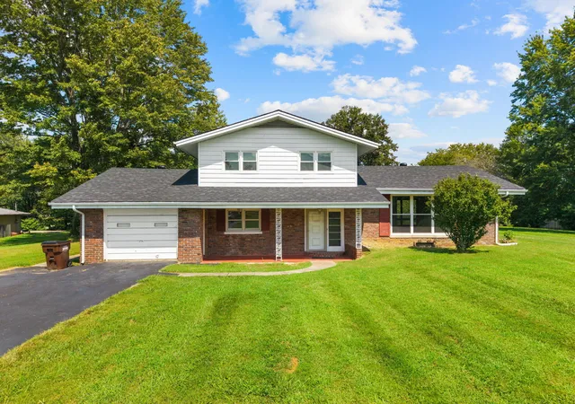 Photo 1 of Single family home for sale at 884 Maple St, Stanton, KY 40380 | MLS# 26026338 | Listing updated on 2026-10-13