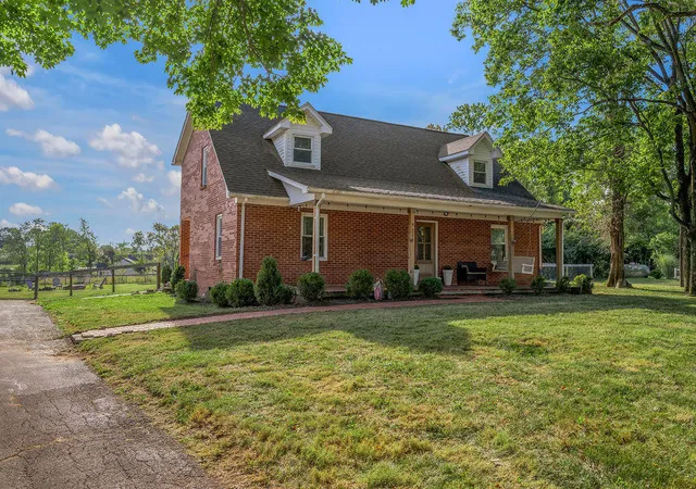 Photo 2 of Single family home for sale at 215 Danville Loop 1 Rd, Nicholasville, KY 40356 | MLS# 26026498 | Listing updated on 2026-10-17