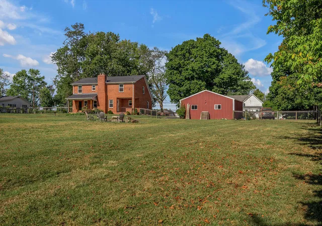 Photo 3 of Single family home for sale at 215 Danville Loop 1 Rd, Nicholasville, KY 40356 | MLS# 26026498 | Listing updated on 2026-10-17