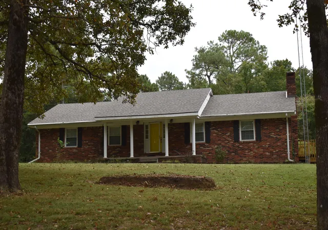 Photo 2 of Single family home for sale at 948 Kendall Rd, Mayfield, KY 42066 | MLS# 26026418 | Listing updated on 2026-10-21