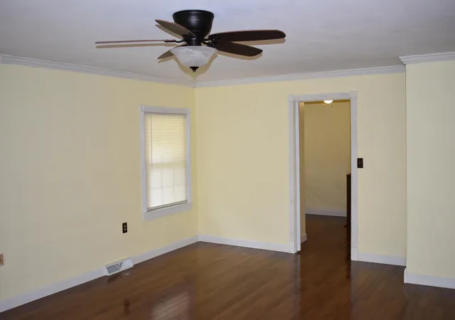 Photo 3 of Single family home for sale at 948 Kendall Rd, Mayfield, KY 42066 | MLS# 26026418 | Listing updated on 2026-10-21