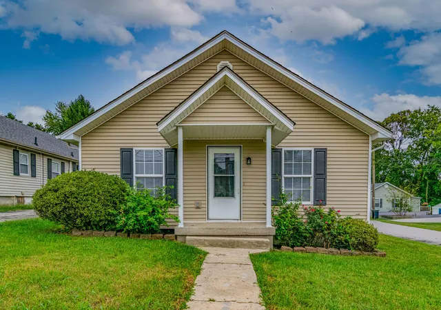 Photo 1 of Single family home for sale at 15 Maryland Ave, Winchester, KY 40391 | MLS# 26027559 | Listing updated on 2026-10-23