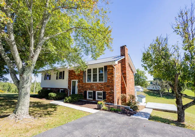 Photo 2 of Sale Pending at 250 Mc Causey Ridge Rd, Frenchburg, KY 40322 | MLS# 26027145 | Listing updated on 2026-10-13