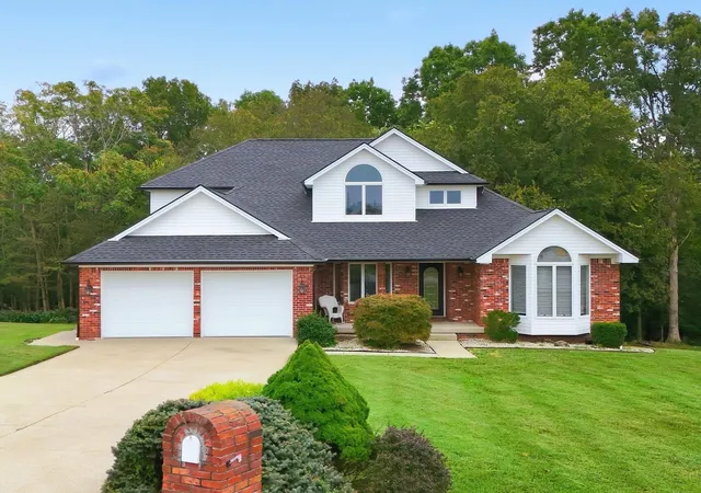 Photo 2 of Sale Pending at 220 Sylvan Way, Lancaster, KY 40444 | MLS# 26026490 | Listing updated on 2026-10-13