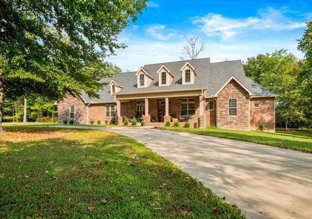 Photo 1 of Single family home for sale at 306 Combs Cir, London, KY 40744 | MLS# 26026420 | Listing updated on 2026-10-13