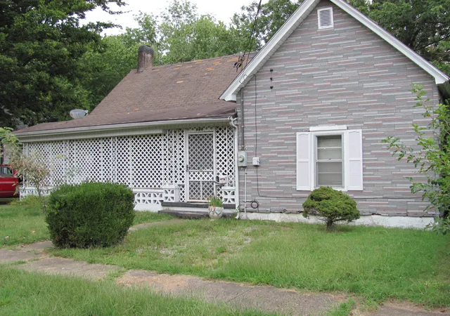 Photo 1 of Sale Pending at 948 S 7th Street, Mayfield, KY 42066 | MLS# 26026640 | Listing updated on 2026-10-27