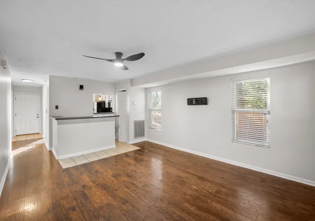 Photo 3 of Townhouse for sale at 841 W Maxwell St, Lexington, KY 40508 | MLS# 26026529 | Listing updated on 2026-10-13