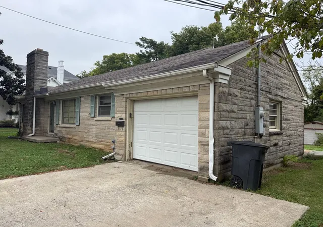 Photo 2 of Single family home for sale at 212 Lexington St, Lancaster, KY 40444 | MLS# 26026454 | Listing updated on 2026-10-13