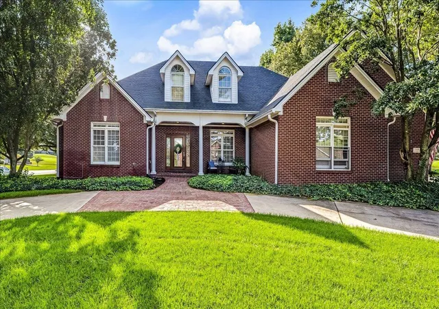 Photo 1 of Sale Pending at 519 Country Ln, Frankfort, KY 40601 | MLS# 26026598 | Listing updated on 2026-10-13
