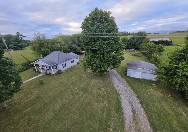 Photo 1 of Single family home for sale at 5535 Alum Springs Rd, Danville, KY 40422 | MLS# 26026505 | Listing updated on 2026-10-13