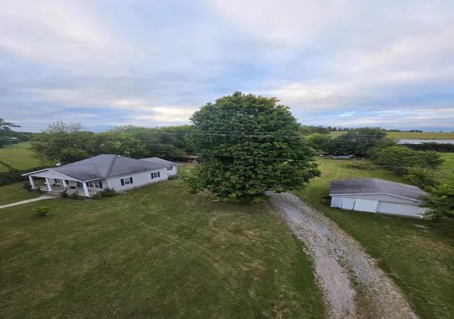 Photo 2 of Single family home for sale at 5535 Alum Springs Rd, Danville, KY 40422 | MLS# 26026505 | Listing updated on 2026-10-13