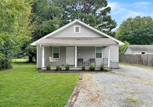 Photo 1 of Sale Pending at 1639 Farmer Ave, Murray, KY 42071 | MLS# 26026834 | Listing updated on 2026-10-02