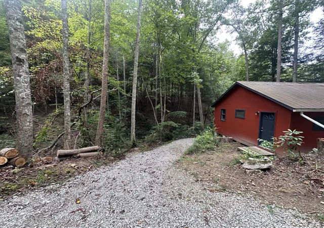 Photo 2 of Single family home for sale at 352 R Shell Cir, London, KY 40741 | MLS# 26026462 | Listing updated on 2026-10-13